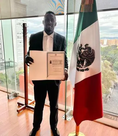 Julián Quiñones recibió la carta de naturalización para jugar con México