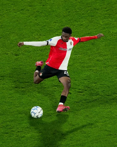 ,Givairo Read, joven lateral de 18 años, no podrá jugar la ida de los octavos de final (Feyenoord).