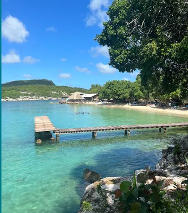 El país cuenta con vistas paradisíacas al mar caribeño (Google Maps).