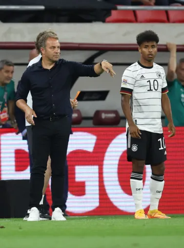 Flick y Adeyemi en la selección de Alemania. (Photo by Alex Grimm/Getty Images)