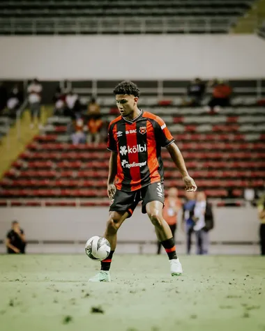 Karel Pérez pone rumbo a Europa (LDA).
