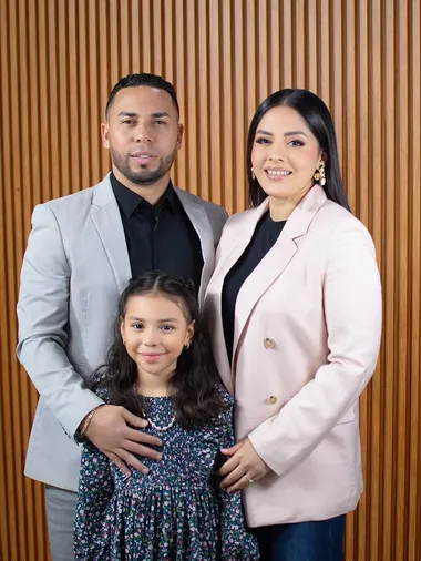 Hoy Hulse predica acompañado por su familia (Instagram).