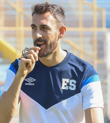 David Dóniga, DT de El Salvador.