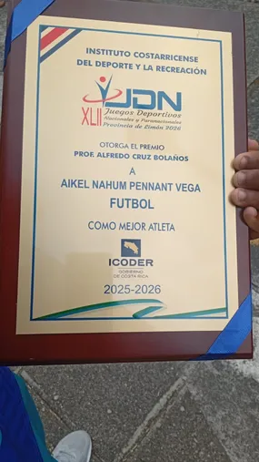 La placa otorgada a Aikel Pennant (Facebook).