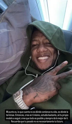 Romell Quioto en su viaje a Arabia Saudita para unirse a su nuevo club. (
