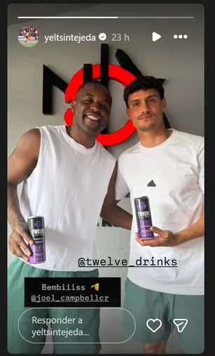 Joel Campbell se mostró con Yeltsin Tejeda. (