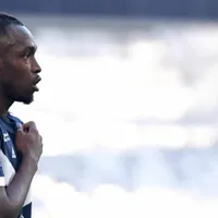 Alberth Elis está por encima de uno de los tridentes más poderosos del PSG de Keylor Navas
