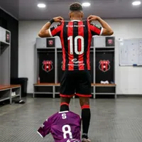 Alajuelense va por un campeón con Saprissa.