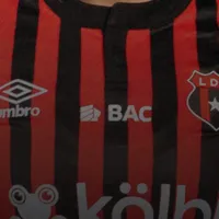Alajuelense se mueve en el mercado.