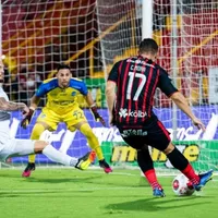 Alajuelense golpea de nuevo, es líder solitario y se despega del resto
