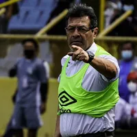 "No puedo ser su niñero": La dura frase de Hugo Pérez a los jugadores de El Salvador