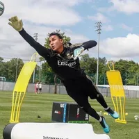 Espectacular video del duelo que vive Keylor Navas contra Thibaut Courtouis