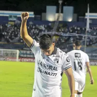 Guatemala | Antonio Chucho López fue ovacionado en Comunicaciones