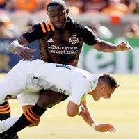 Maynor Figueroa eclipsó el debut de "Chicharito" Hernández en la MLS