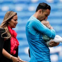 Esposa de Keylor presenta el rostro de su bebé y dicen que es igual al papá