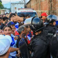 Confusión provoca caos por la prohibición del graderío provisional en el estadio de Luis Ángel Firpo