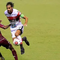 Bryan Ruiz reconoció un bloqueo mental cada vez que enfrentan a Saprissa