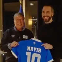 Nayib Bukele se lo dijo cara a cara: Bolillo Gómez recibe un inesperado mensaje camino al Mundial.