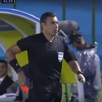 Árbitro guatemalteco debutó en Mundial Sub 17 expulsando a jugador del país anfitrión