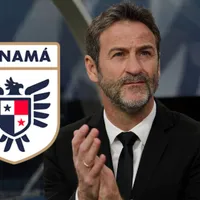 Thomas Christiansen aplaude desde el banco de la Selección de Panamá.