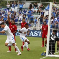 El Salvador vence a Panamá en un partido que fue suspendido por tormenta eléctrica [VIDEO]