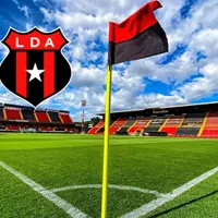 Guimaraes no lo pone y el jugador le manda un mensaje: cruje el camerino de Alajuelense