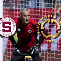 Keylor Navas le lanza dardo a Alajuelense.