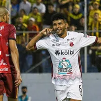 Alajuelense goleó al Real España y pone pie y medio en la final de Liga Concacaf