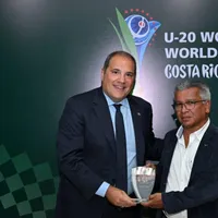 Presidente de Concacaf rindió homenaje al título de un histórico club de Centroamérica
