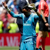 De rodillas sobre el campo, Keylor dijo adiós al Santiago Bernabéu