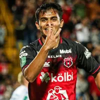 Aarón Suárez inició el año motivado, encendido y en la cima del goleo costarricense