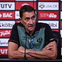 Alexandre Guimaraes en conferencia de prensa
