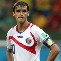 Bryan Ruiz elogió al estadio del Saprissa y aseguró que eran invatibles ahí
