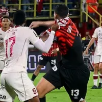 Indignación de Alajuelense.