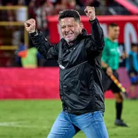 Jafet Soto le apuntó a una figura del fútbol tico.