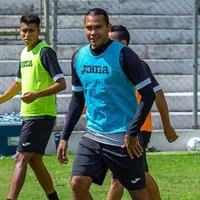 Entrenador de Antigua dio la fecha del debut de Gullit Peña