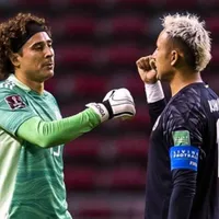 Guillermo Ochoa le gana la pulseada a Keylor Navas. (Foto: Getty Images)