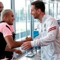 El recibimiento de Keylor Navas a Lionel Messi en el PSG