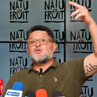 Jafet Soto recibe un duro revés.