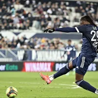 Alberth Elis recibe un duro golpe con el Girondins de Burdeos en la Ligue 1