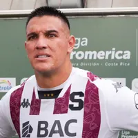 David Guzmán con la camisa de Saprissa.