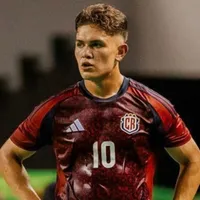 Brandon Aguilera hace esto mientras juega Costa Rica. (Foto: FCRF)