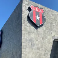 Alajuelense cedería el CAR por refuerzos.