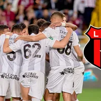 El equipo de Herediano reunido antes de enfrentar a Saprissa.