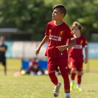 Alexander Cruz, el joven hondureño que la rompe en la academia del Liverpool en Boston