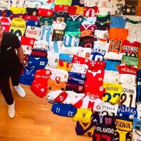 ¡Hay de Centroamérica! La enorme colección de camisetas de Fernando Palomo