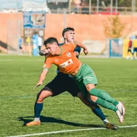 Preocupación extrema por Warren Madrigal en Valencia: "Tiene la rodilla afectada"