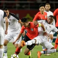 Celso Borges guía a su relevo en la Tricolor
