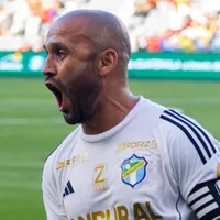 "Es puro chisme": El Moyo Contreras rompe el silencio tras los rumores de su cargo como gerente deportivo de Comunicaciones