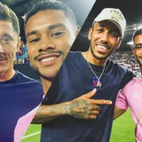 ¡Lewandowski, Agüero, Aubameyang y más! Ariel Lassiter presume fotos con figuras del Barcelona